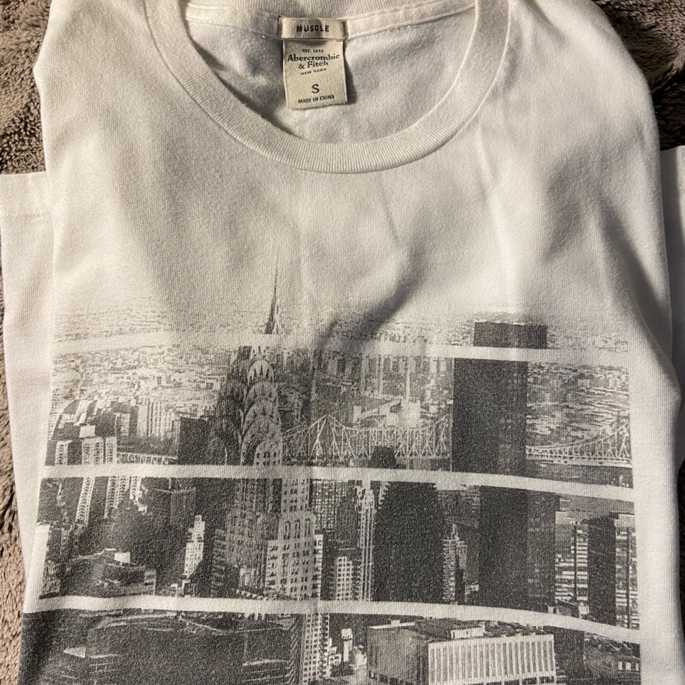 Abercrombie & Fitch T shirt